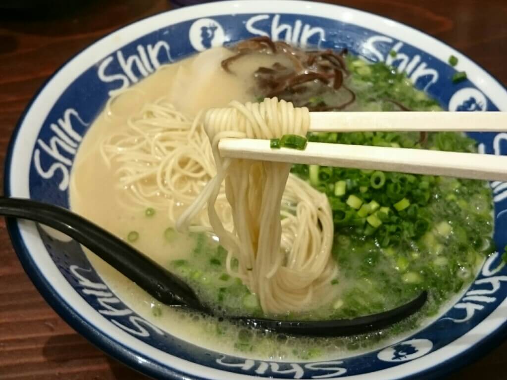 福岡のラーメン Shin Shin 博多と天神 食べるならどこがおすすめ しふくの岡